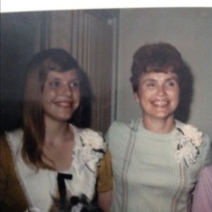 Meet your Posher, Lois